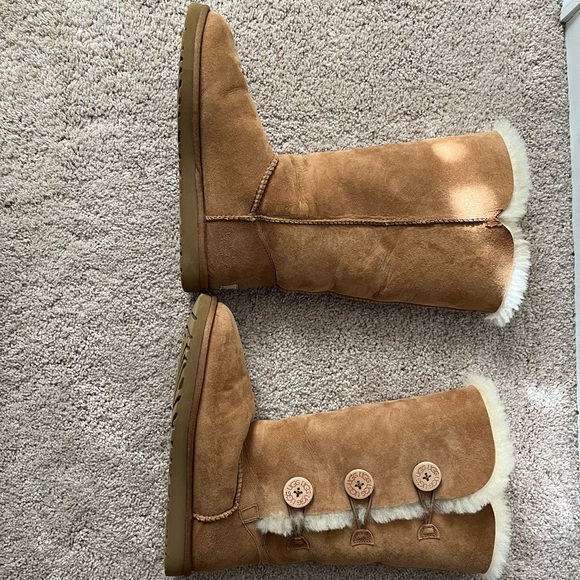 UGG Australia Bailey Button Boots, Chestnut, Size 9. - Picture 3 of 6
